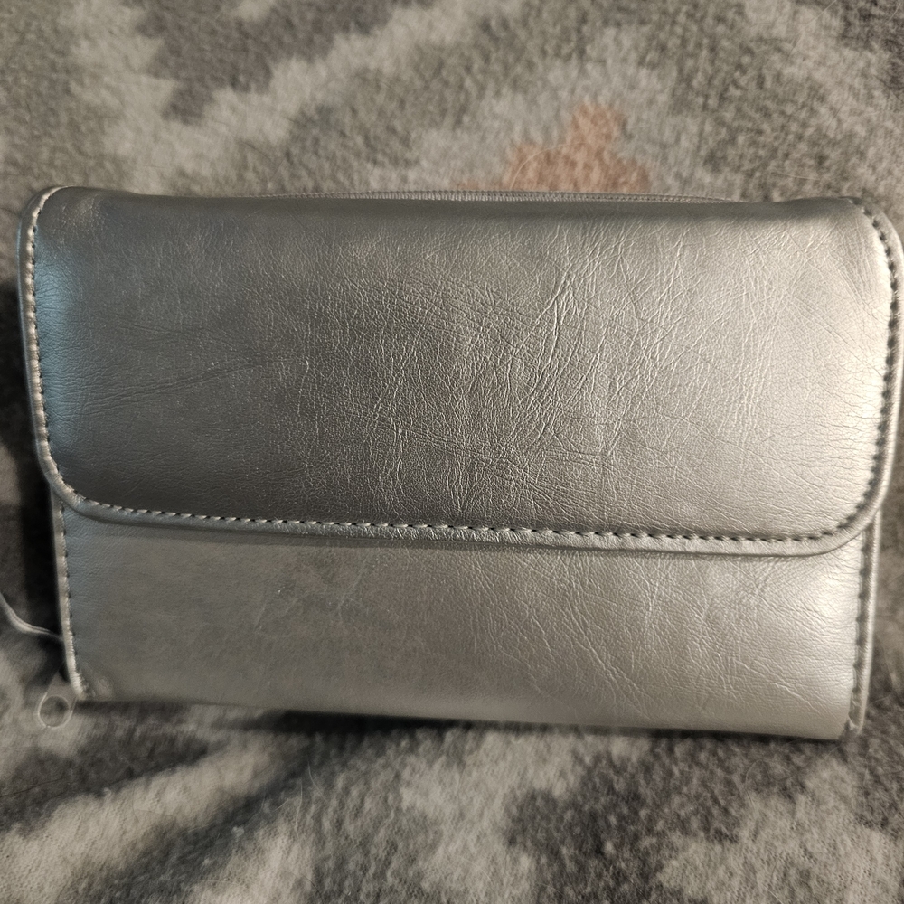 Sleek Silver Wallet with Polished Finish